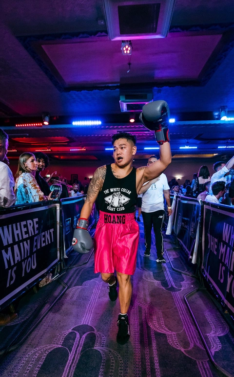 Jamie walks out towards the ring with his glove raised and the crowd either side